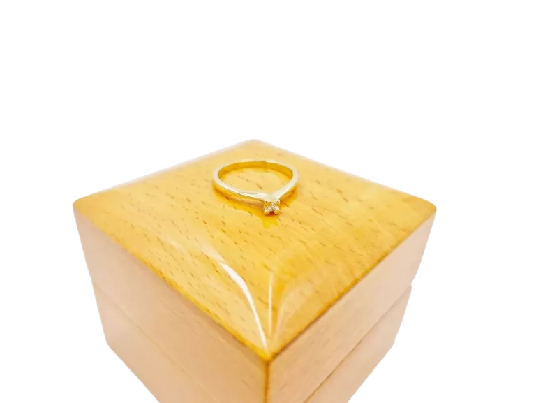 zloty-pierscionek-585-100g-r12-diament-material-15835-2