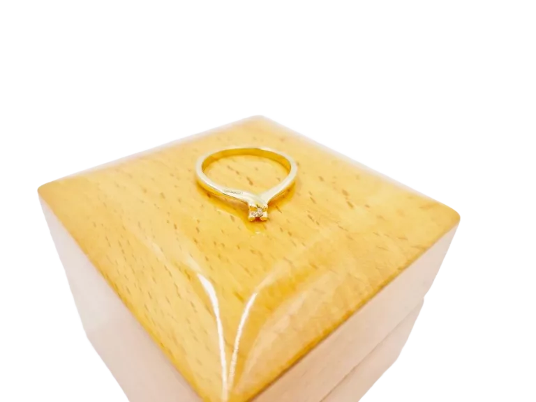 zloty-pierscionek-585-100g-r12-diament-rodzaj-2205-2