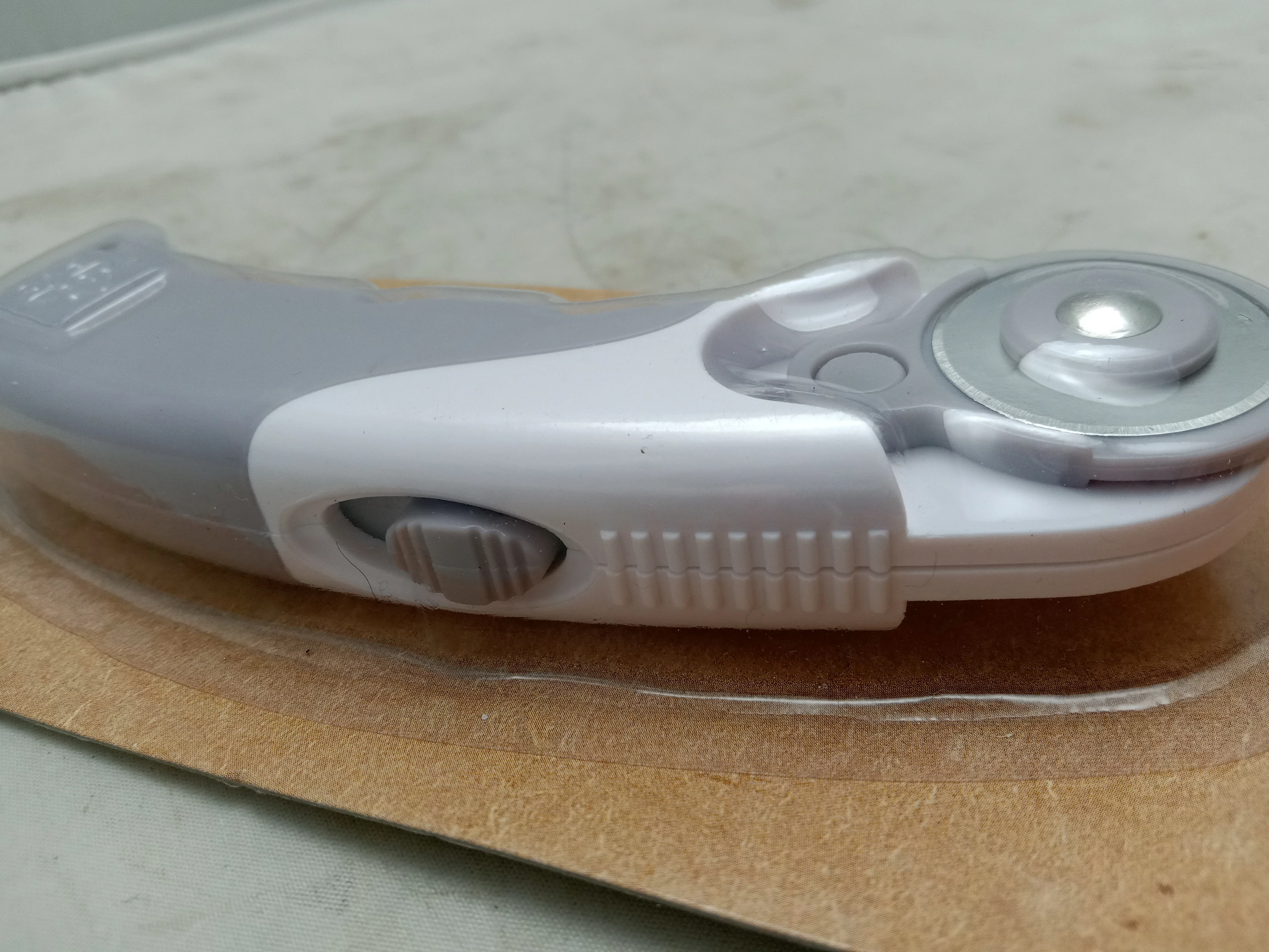 nozyk-krawiecki-zapakowany-stan-11323-2