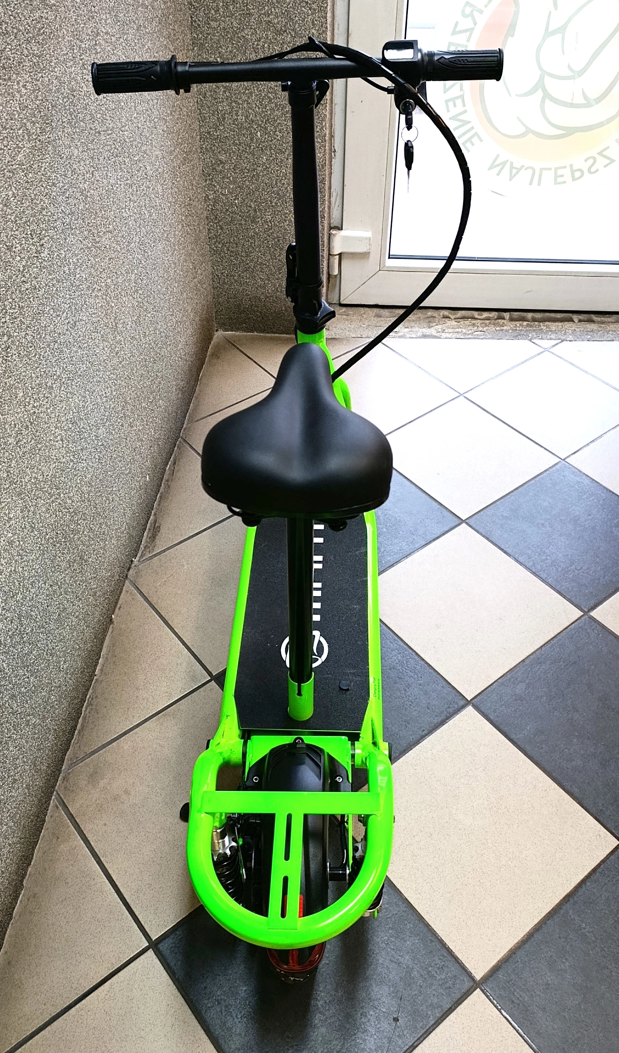 hulajnoga-elektryczna-manta-mes1001h-lad-moc-silnika-25000