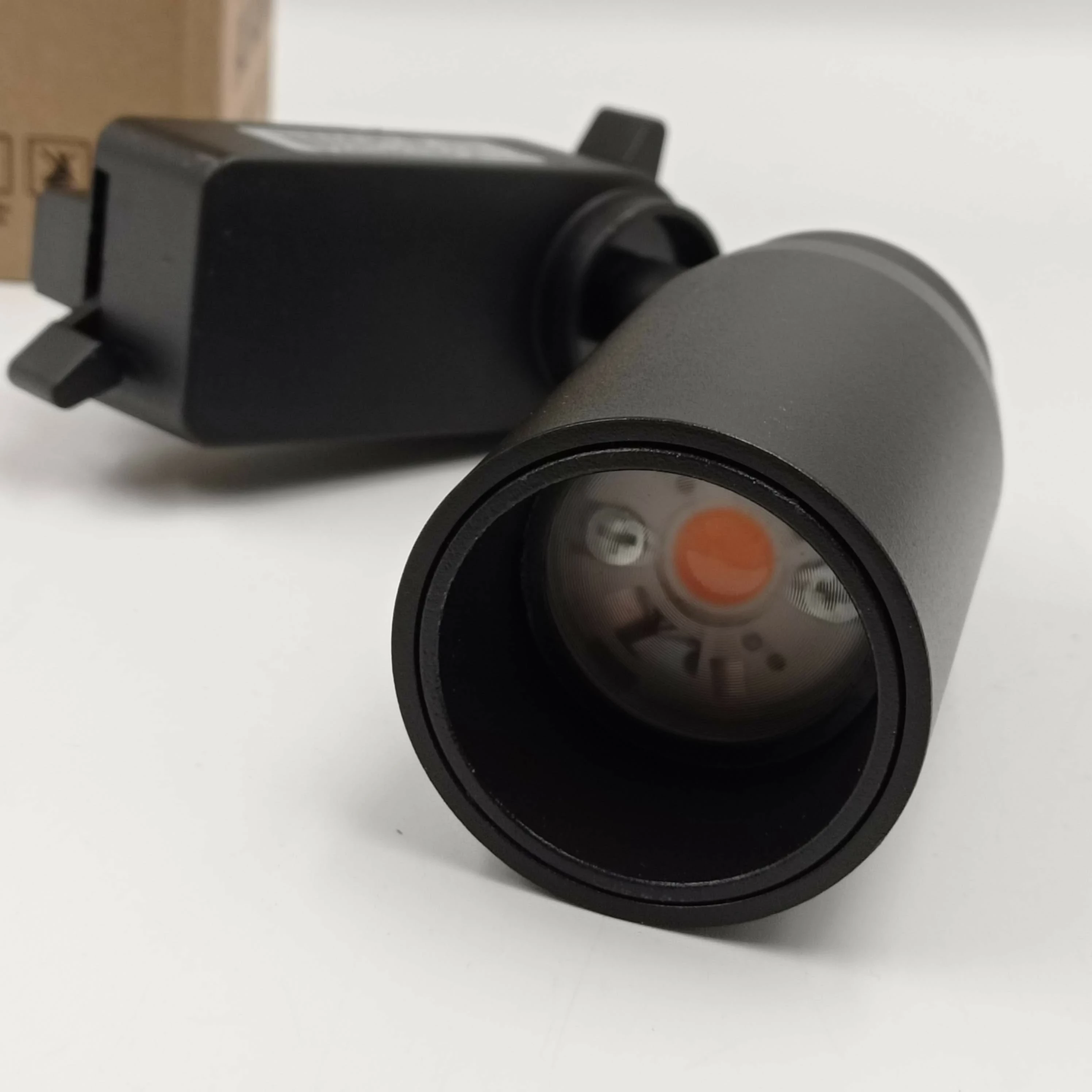 lampa-reflektor-na-szynoprzewod-at-okazja-ean-gtin-5904194680053