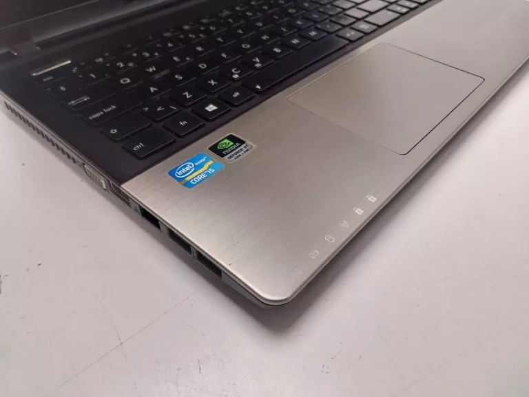 LAPTOP ASUS K55V I5 W10 4/500GB HDD GEFORCE GT635M + ŁADOWARKA