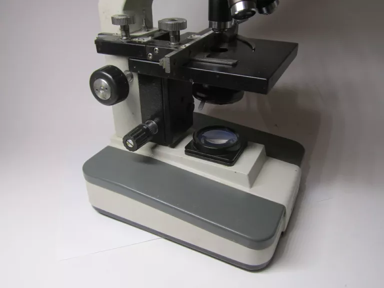 MIKROSKOP OPTYCZNY DELTA OPTICAL GENETIC