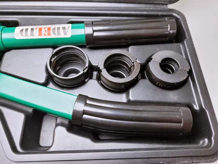 ZACISKARKA DO RUR PEX PRASKA HYDRAULICZNA 16-32MM ADELID WALIZKA