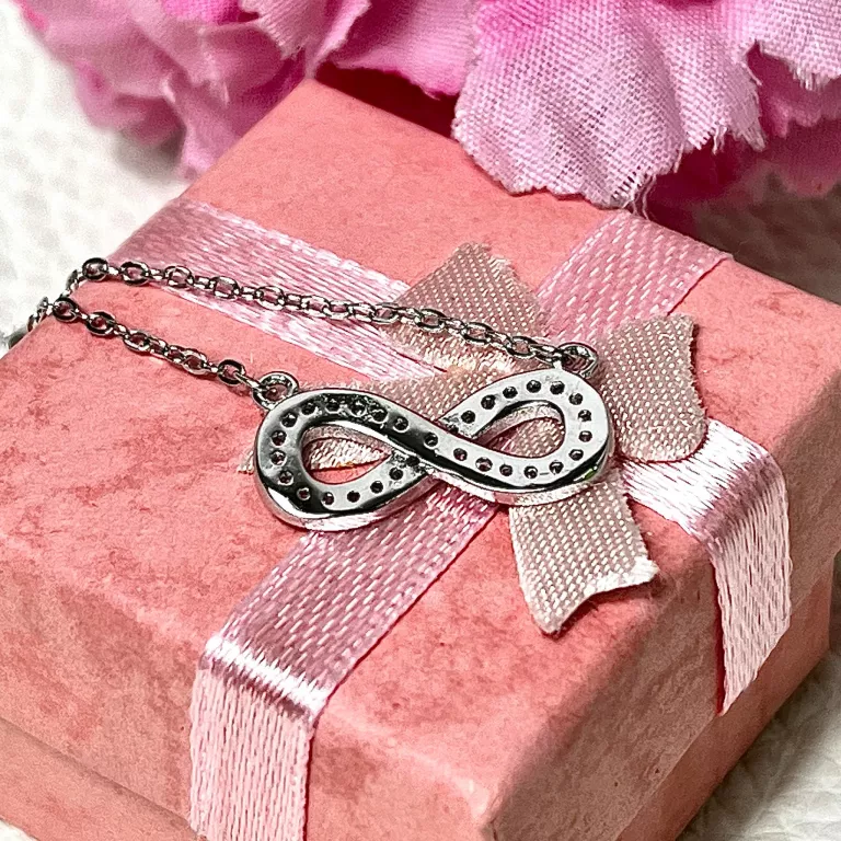 SREBRNY DAMSKI ŁAŃCUSZEK CELEBRYTKA NIESKOŃCZONOŚĆ CYRKONIE P925 2,30G
