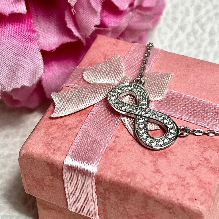 SREBRNY DAMSKI ŁAŃCUSZEK CELEBRYTKA NIESKOŃCZONOŚĆ CYRKONIE P925 2,30G