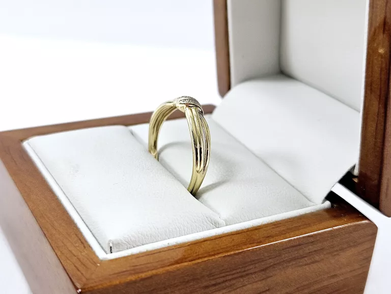 zloty-pierscionek-z-diamentami-002ct-375-140g-r17-material-15835-2