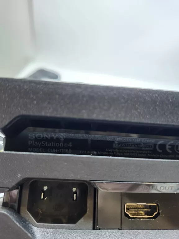 KONSOLA PS4 PRO PAD GRA W ŚRODKU OKABLOWANIE