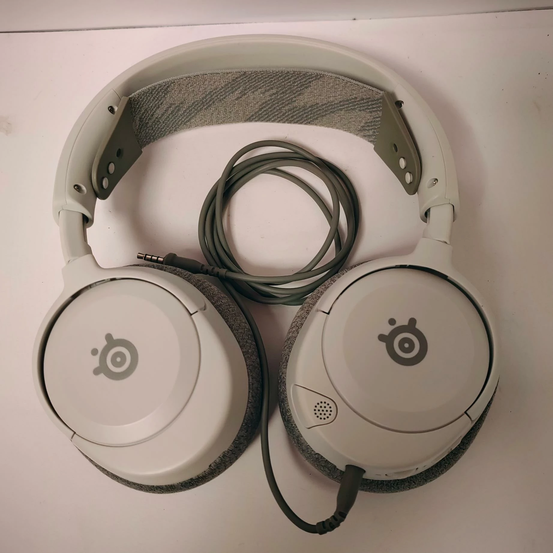 sluchawki-steelseries-arctis-nova-1p-playstation-biale-stan-11323-2