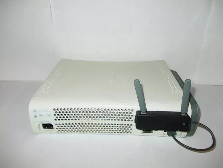 KONSOLA XBOX 360 ARCADE 16GB + WIFI + 4 GRY + PAD.