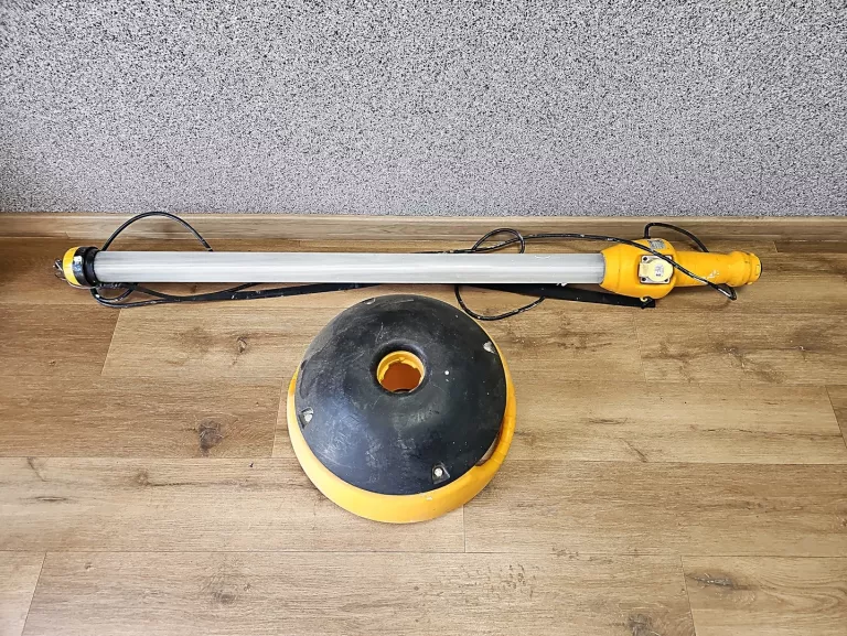 LAMPA WARSZTATOWA Z PODSTAWĄ DEFENDER UPLIGHT V2