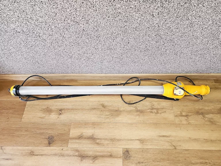 LAMPA WARSZTATOWA Z PODSTAWĄ DEFENDER UPLIGHT V2