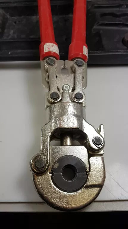 PRASKA ZACISKARKA DO RUR PEX AL PERT 8 MATRYC U TH YATO 16-32 MM YT-21735