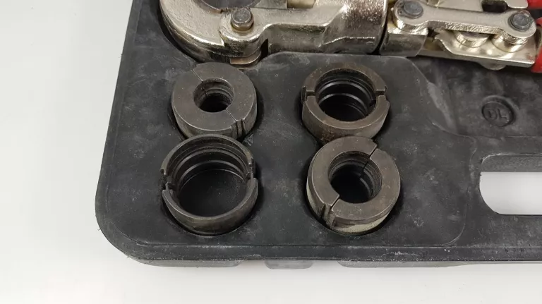 PRASKA ZACISKARKA DO RUR PEX AL PERT 8 MATRYC U TH YATO 16-32 MM YT-21735