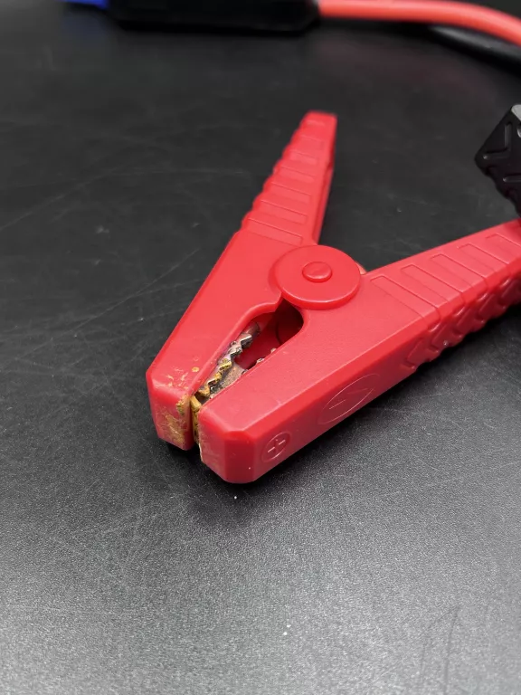 URZĄDZENIE ROZRUCHOWE UTRAI 12V 2000A POWERBANK DO SAMOCHODU JUMP STARTER