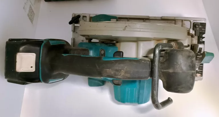 PILARKA MAKITA DHS680