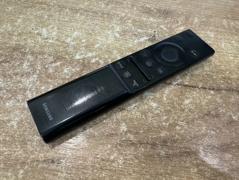 TELEWIZOR SAMSUNG UE65AU7192UXXH PILOT