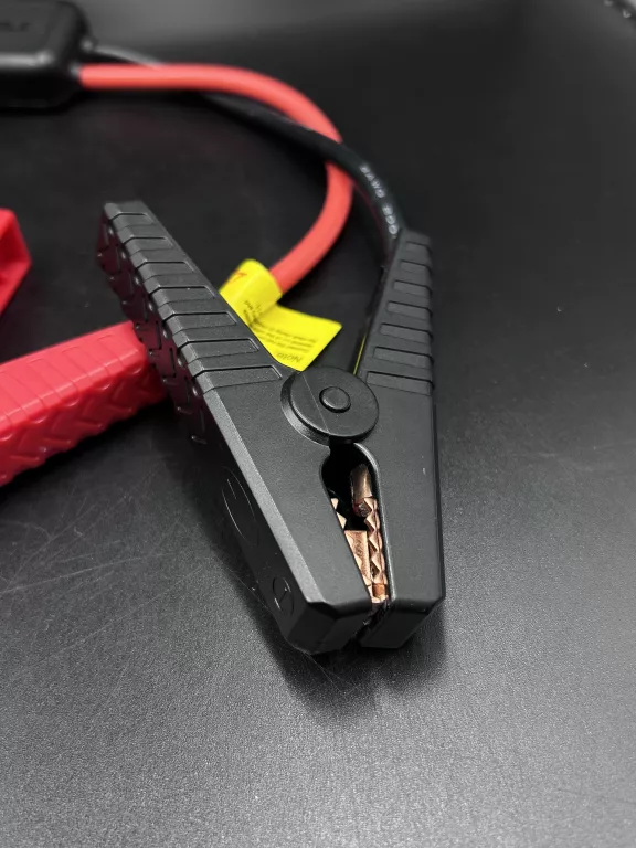 URZĄDZENIE ROZRUCHOWE UTRAI 12V 2000A POWERBANK DO SAMOCHODU JUMP STARTER