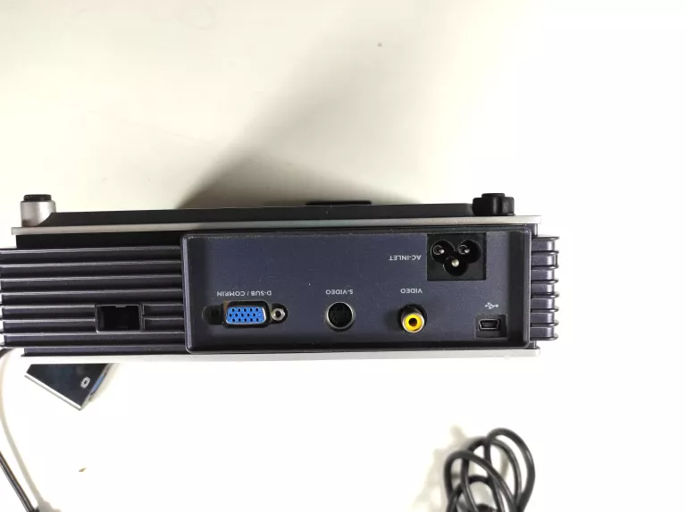 PROJEKTOR BENQ CP120C + PRZEJSCIÓWKI I FUTERAL