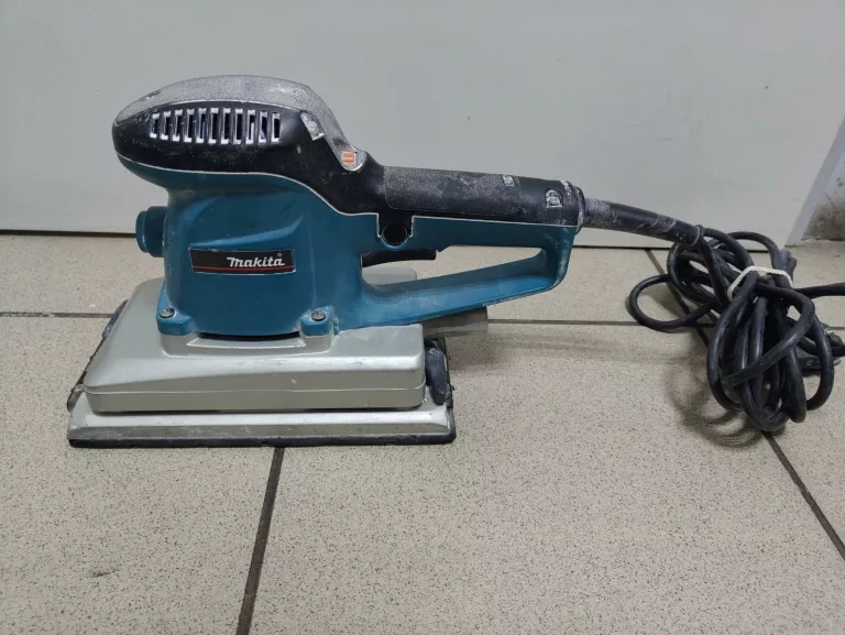 SZLIFIERKA OSCYLACYJNA MAKITA BO4900V