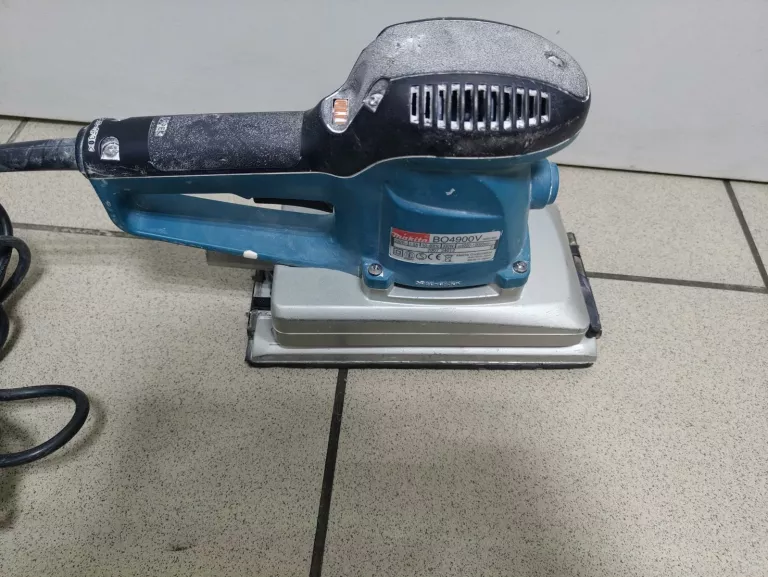 SZLIFIERKA OSCYLACYJNA MAKITA BO4900V