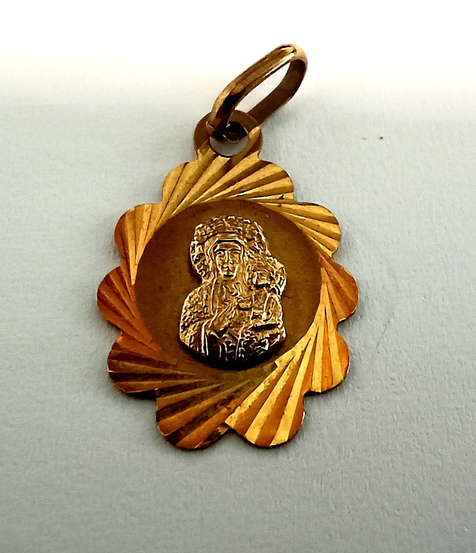 zlota-zawieszka-333-matka-boska-aleja-jana-pawla-ii-9b-reda