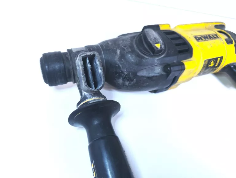 MŁOTOWIERTARKA DEWALT D25133-QS / SAMA