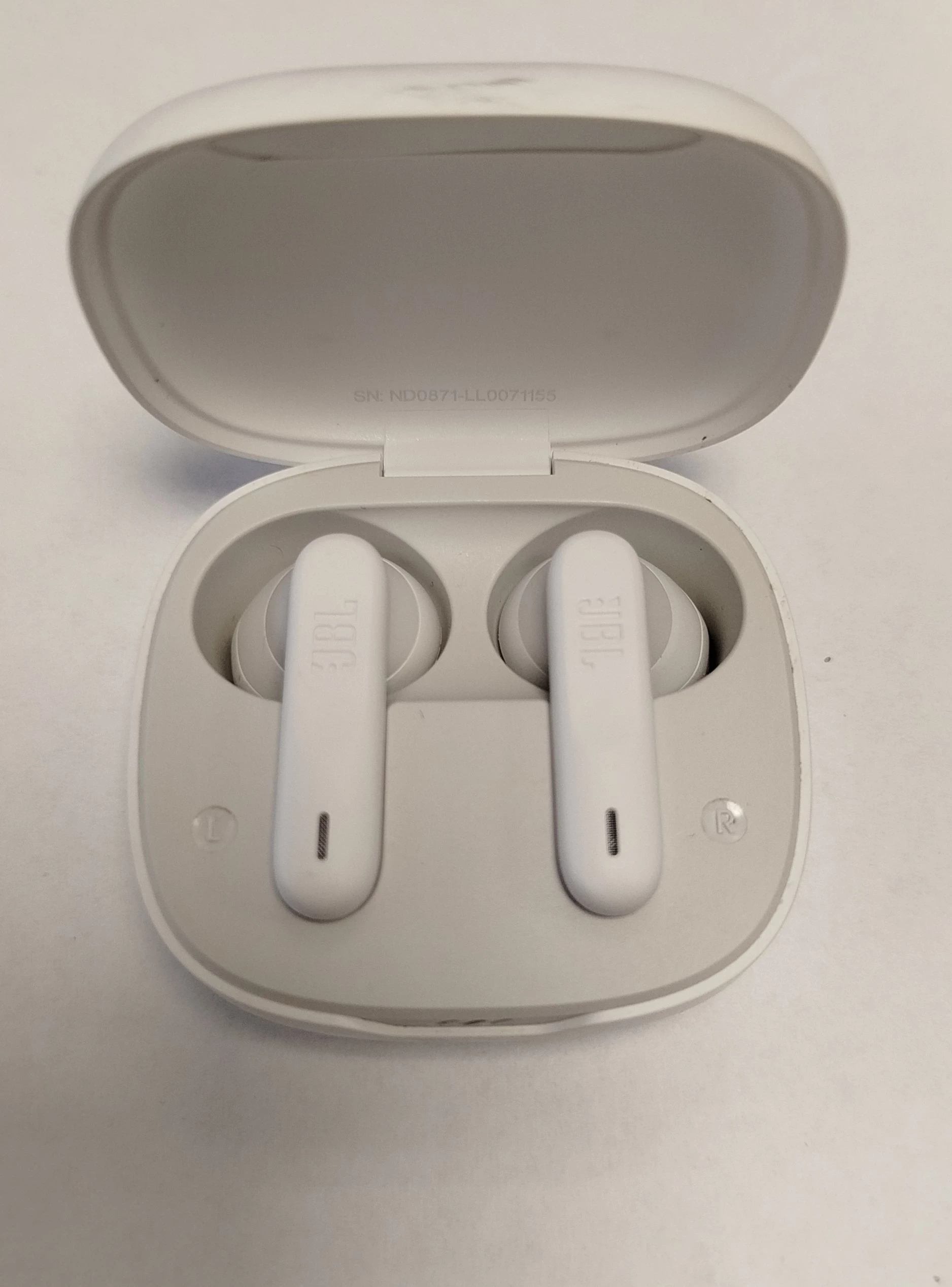 sluchawki-bezprzewodowe-dokanalowe-jbl-wave-300tws-bialy-stan-11323-2