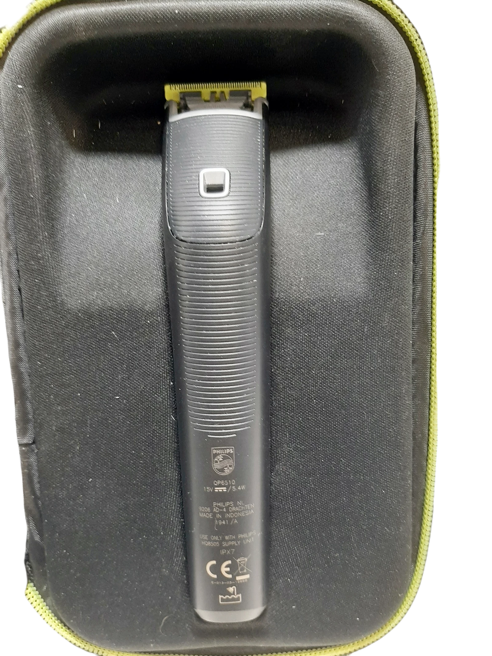 golarka-philips-oneblade-qp6510-zestaw-ladowarka-etui-uzytkowanie-205630-224018