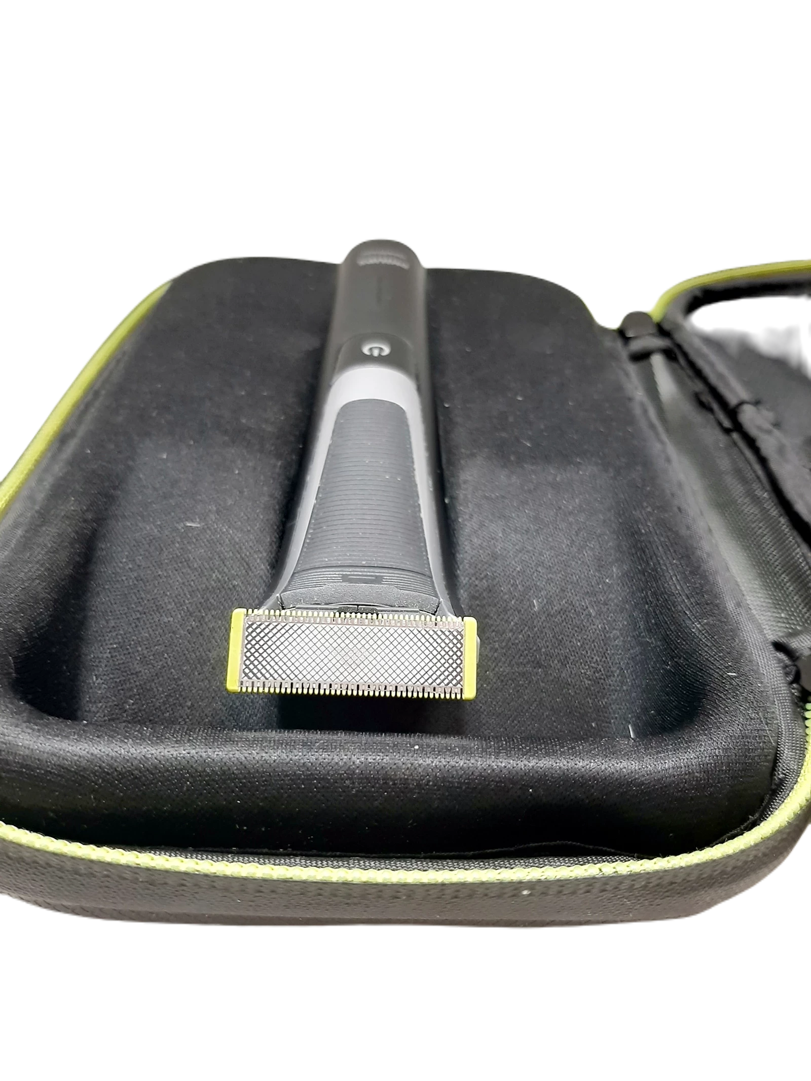 golarka-philips-oneblade-qp6510-zestaw-ladowarka-etui-stan-11323-2