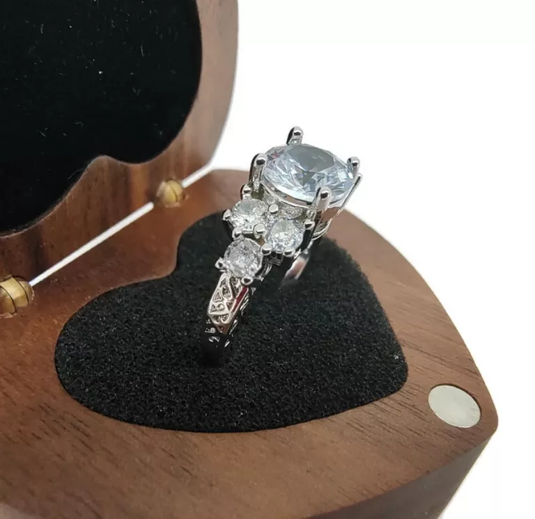 piekny-posrebrzany-pierscionek-z-kamieniami-r18-389g-material-15835-8