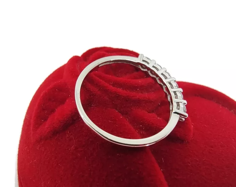 delikatny-srebrny-pierscionek-z-cyrkoniami-r15-rozmiarsrednica-wew-mm-372-15