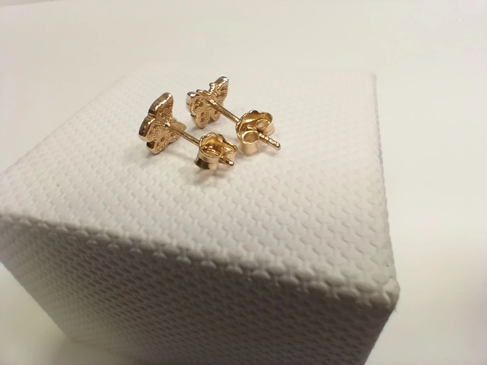 zloto-zlote-kolczyki-sztyft-motylki-14k-cyrkonie-material-15835-2