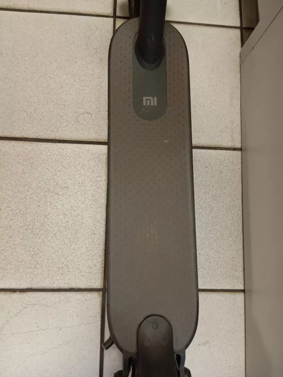 HULAJNOGA MI ELECTRIC SCOOTER ESSENTIAL