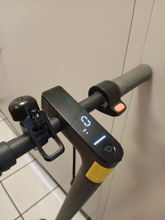 HULAJNOGA MI ELECTRIC SCOOTER ESSENTIAL
