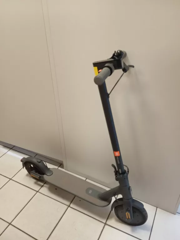 HULAJNOGA MI ELECTRIC SCOOTER ESSENTIAL
