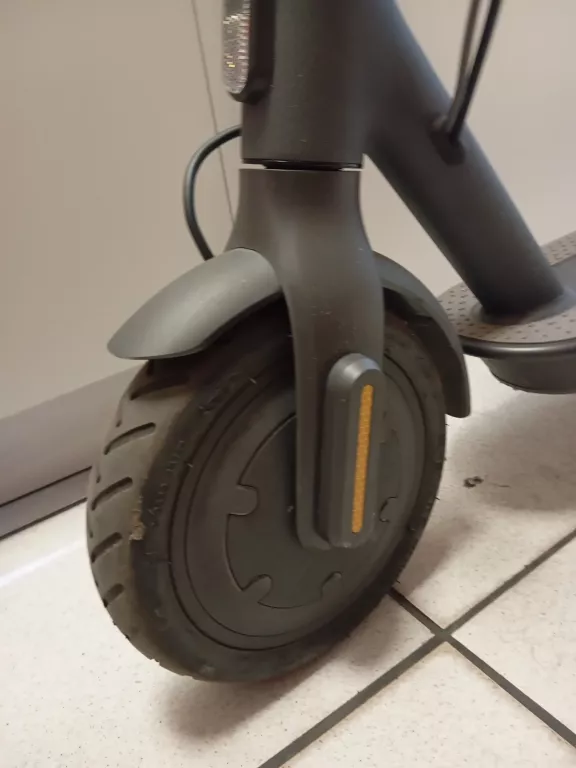 HULAJNOGA MI ELECTRIC SCOOTER ESSENTIAL