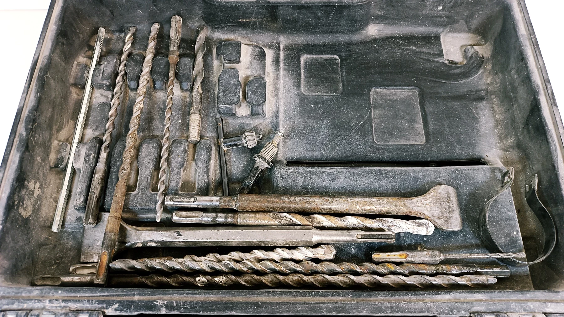 mlotowiertarka-graphite-58g527-walizka-akcesoria-stan-11323-2