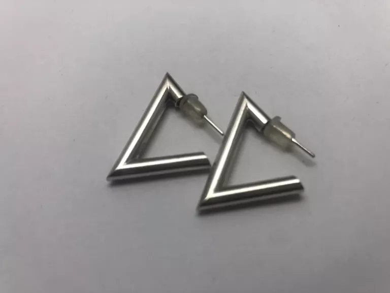 925-srebrne-kolczyki-trojkaty-410g-3-maja-36-lokal-b-zabrze-sj