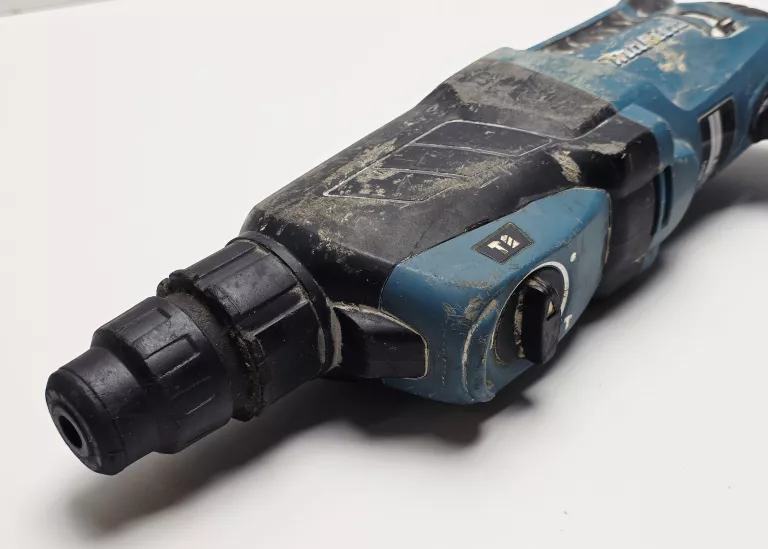MŁOTOWIERTARKA MAKITA HR2630 SDS PLUS 2,4J 800W