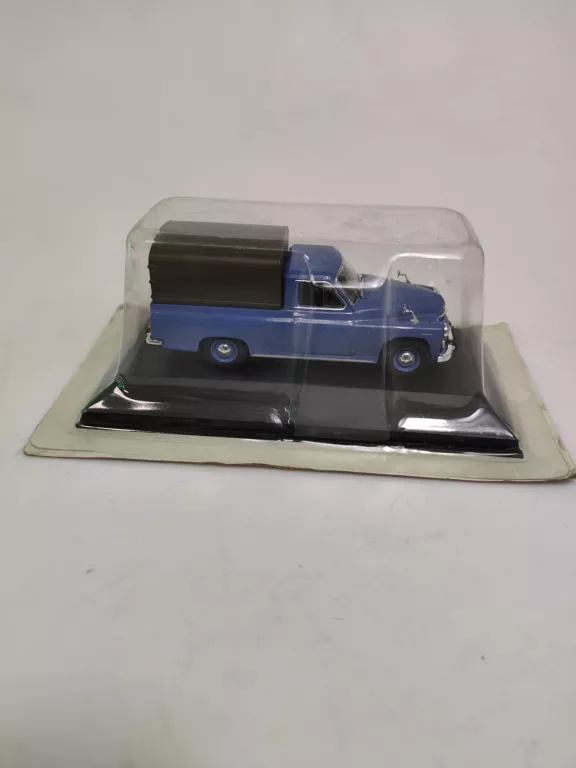 MODEL WARSZAWA 203P LEGENDY FSO 1:43