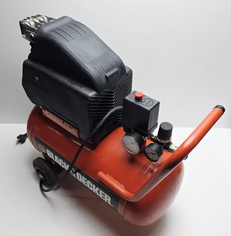 BLACK DECKER SPREZARKA 24L 8 BAR