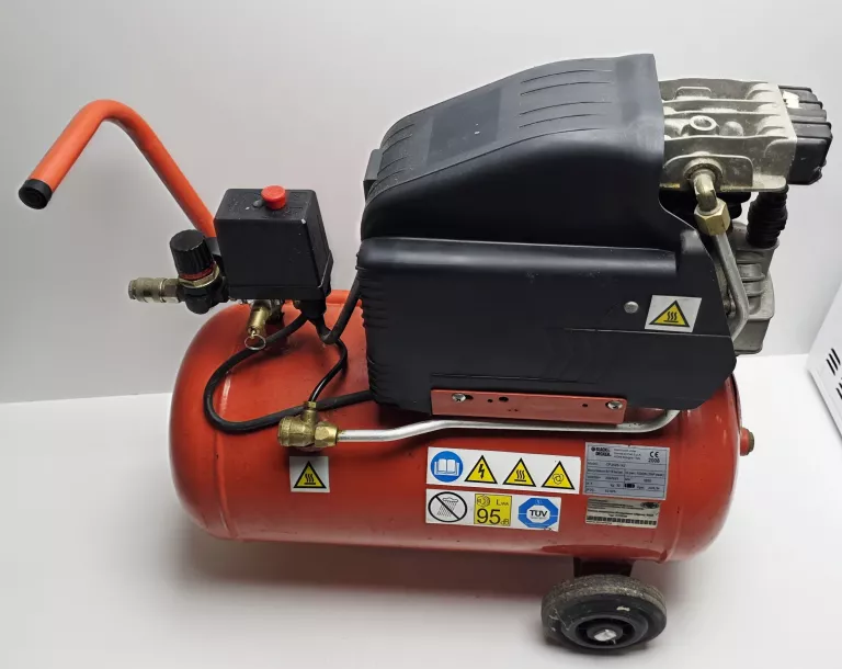 BLACK DECKER SPREZARKA 24L 8 BAR