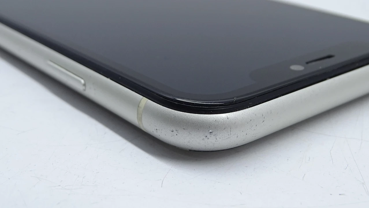 telefon-iphone-11-64gb-bat-80-wady-sprawny-przekatna-ekranu-610