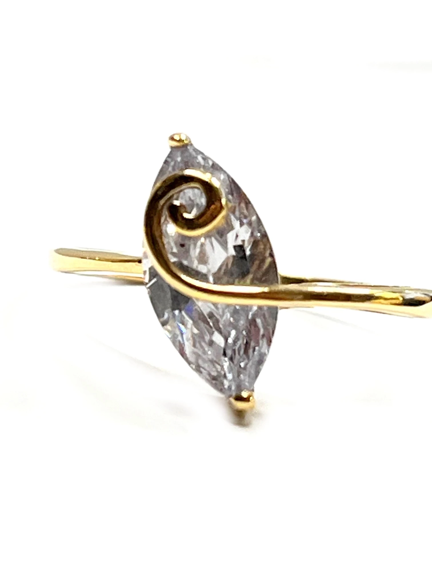 piekny-zloty-pierscionek-rodzaj-2205-2