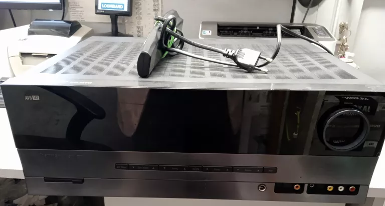 AMPLITUNER HARMAN KARDON AVR 132  PILOT