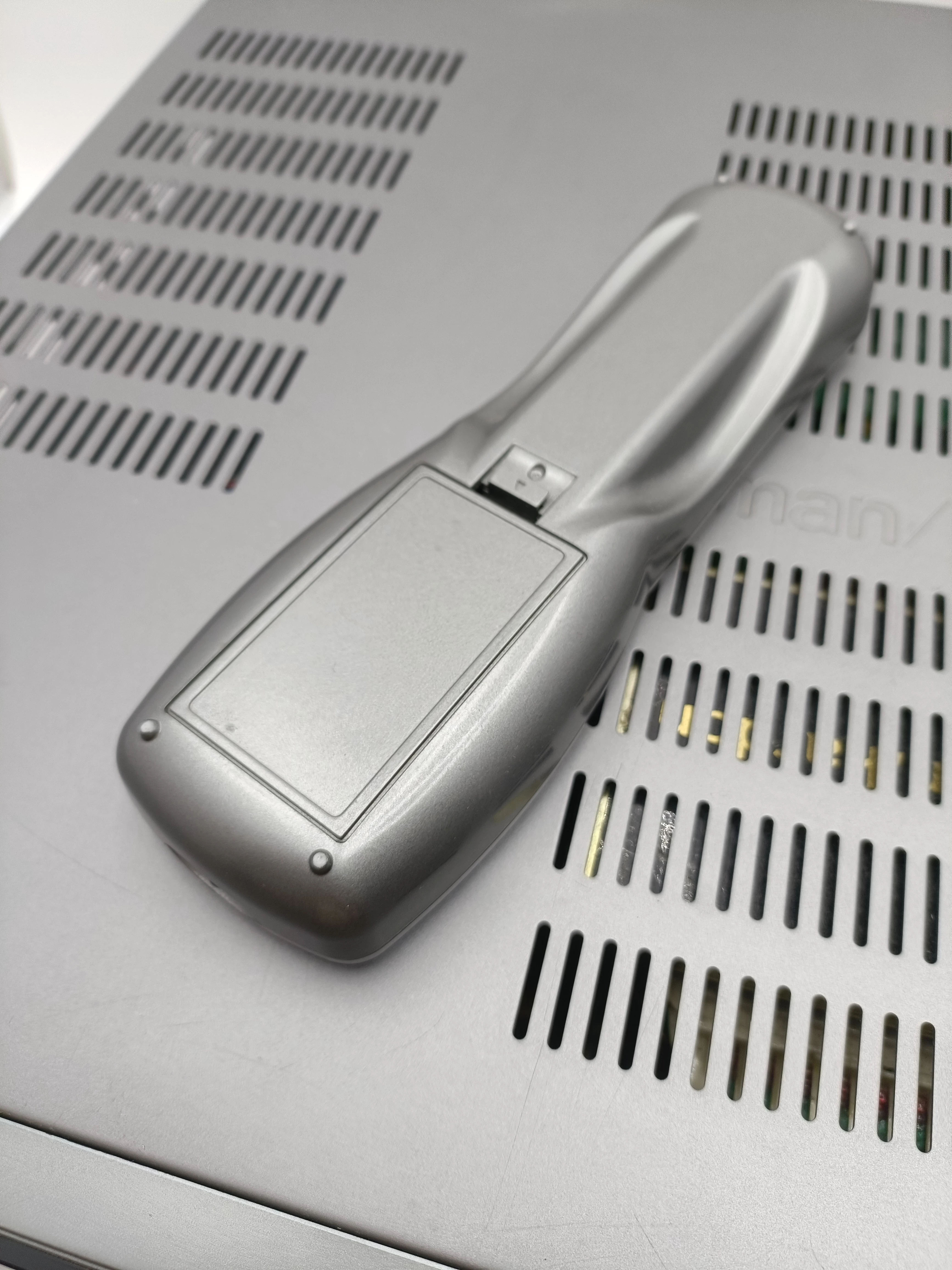 odtwarzacz-harman-kardon-hk-970-pilot-liczba-kanalow-2