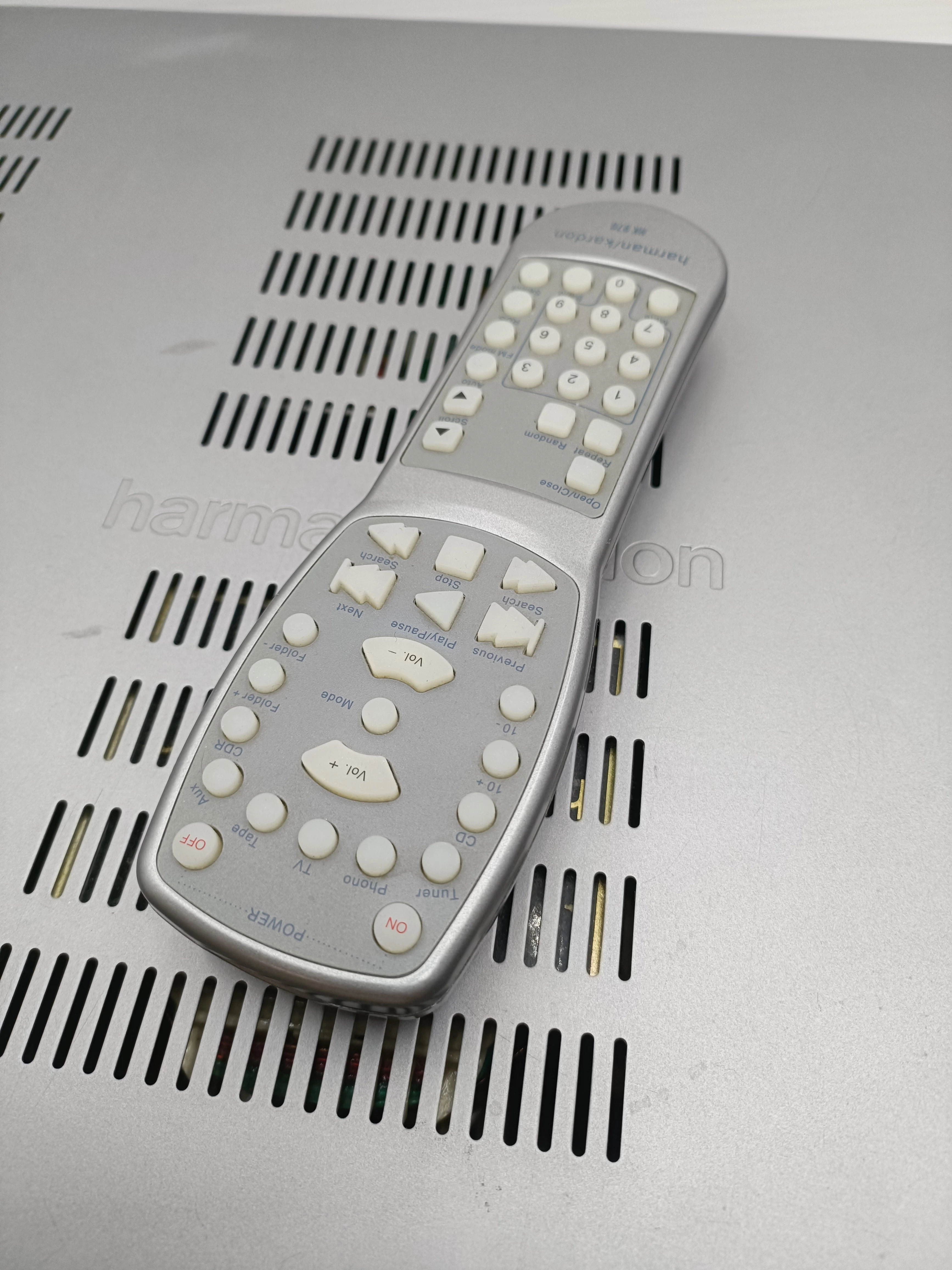 odtwarzacz-harman-kardon-hk-970-pilot-kolor-718-2