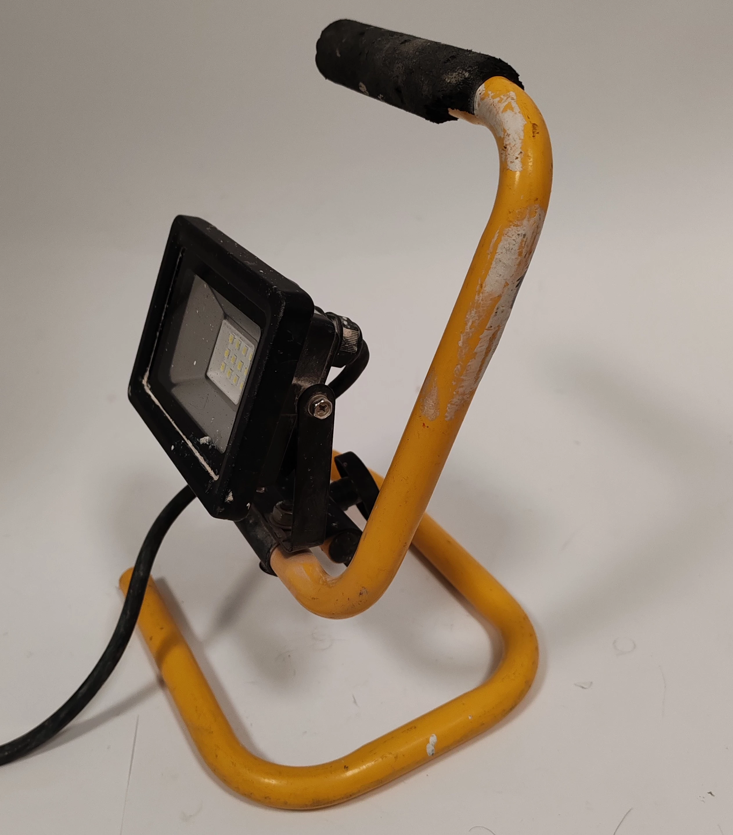 lampa-warsztatowa-dedra-l1060-1-10w-moc-znamionowa-1000