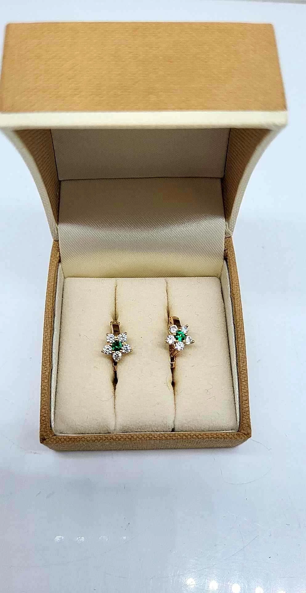 piekne-delikatne-kolczyki-material-17089-4